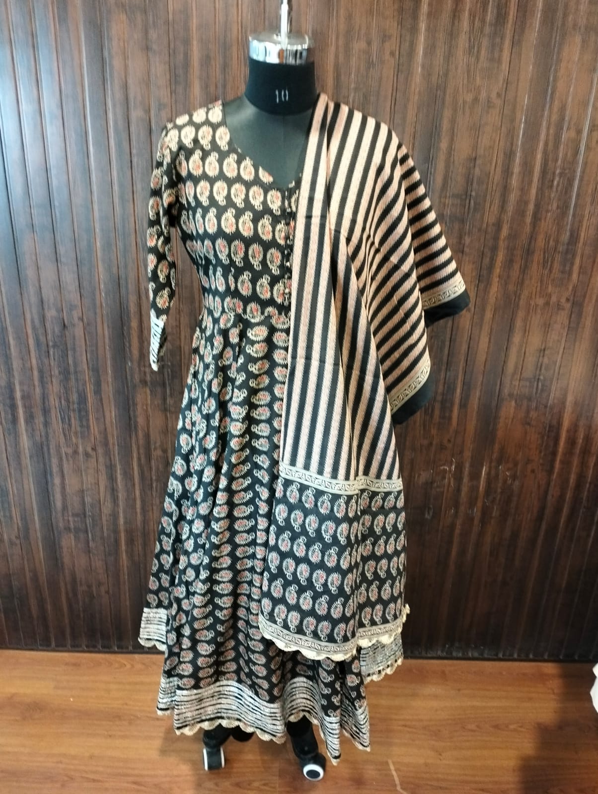 Nazaakat – Traditional Green Anarkali Dress