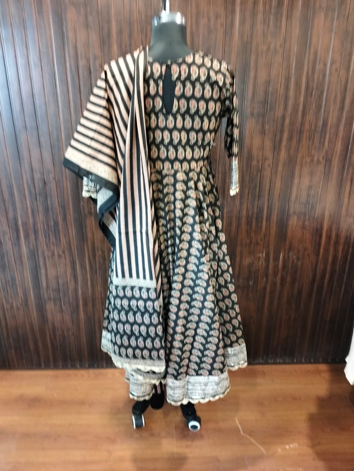 Nazaakat – Traditional Green Anarkali Dress